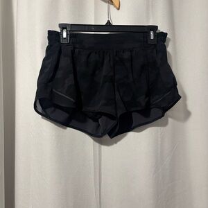 Lululemon Hotty Hot 2.5” Black Camo Shorts